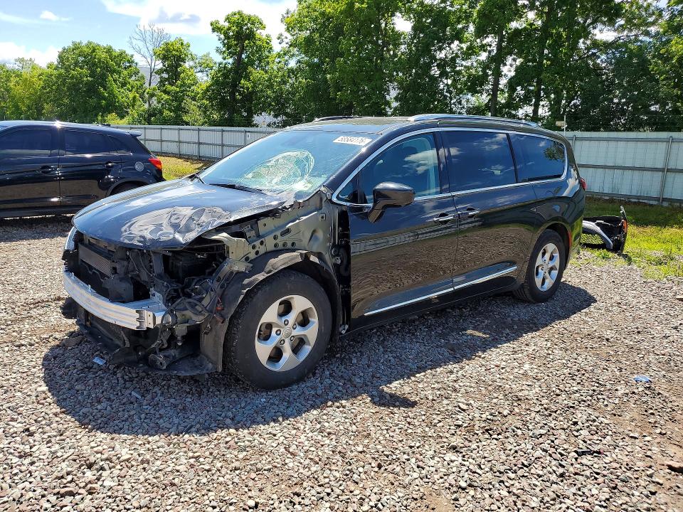 CHRYSLER PACIFICA 2017 with VIN 2C4RC1EG2HR628251 - Photo from auction