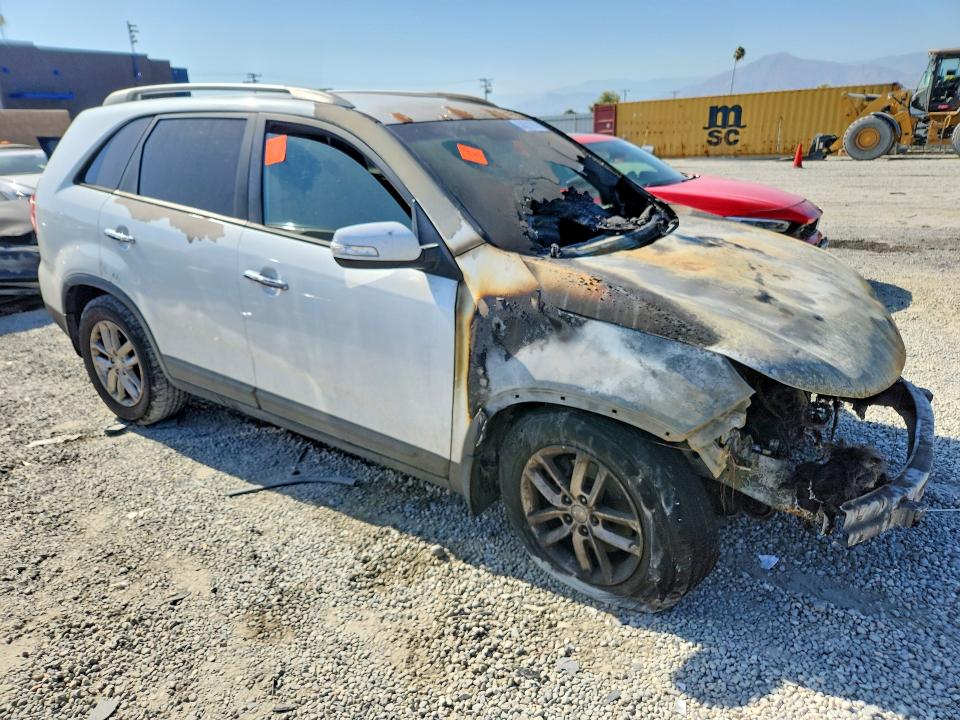 Photo 4 from auction – 2015 KIA SORENTO with VIN 5XYKT4A62FG605585