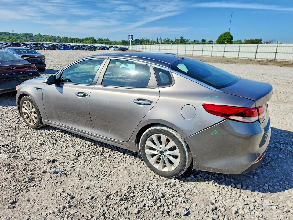 Photo 2 from auction – 2017 KIA OPTIMA with VIN 5XXGT4L33HG161536