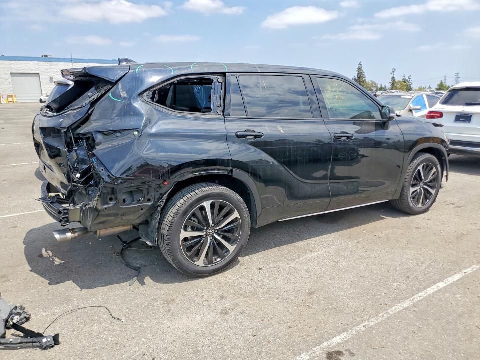 Photo 3 from auction – 2022 TOYOTA HIGHLANDER with VIN 5TDJZRAH0NS112076