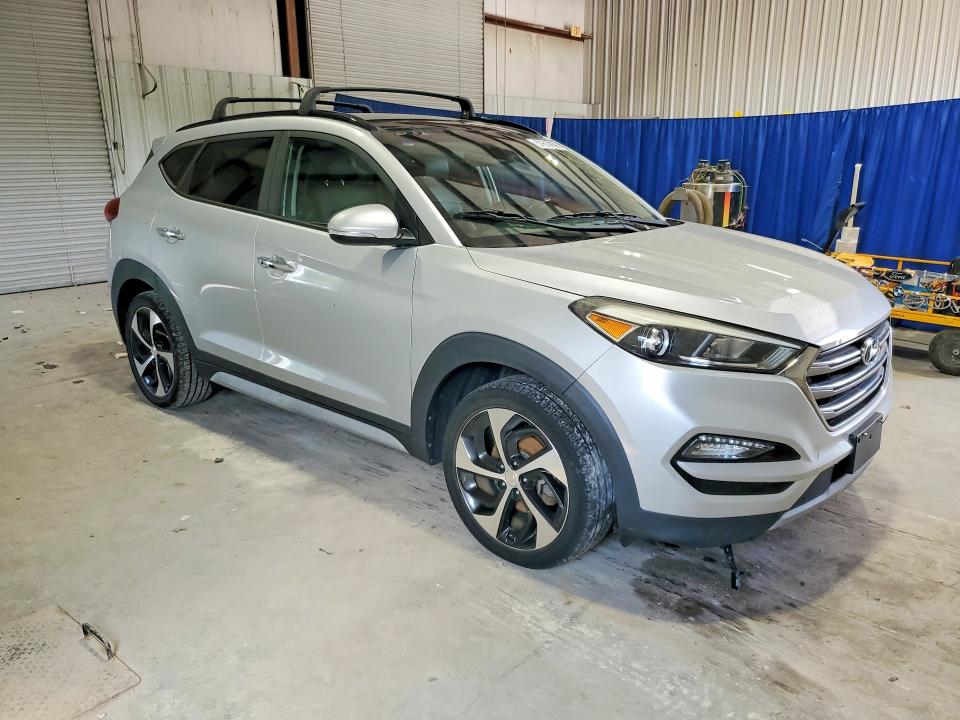 Photo 4 from auction – 2017 HYUNDAI TUCSON with VIN KM8J3CA27HU506941