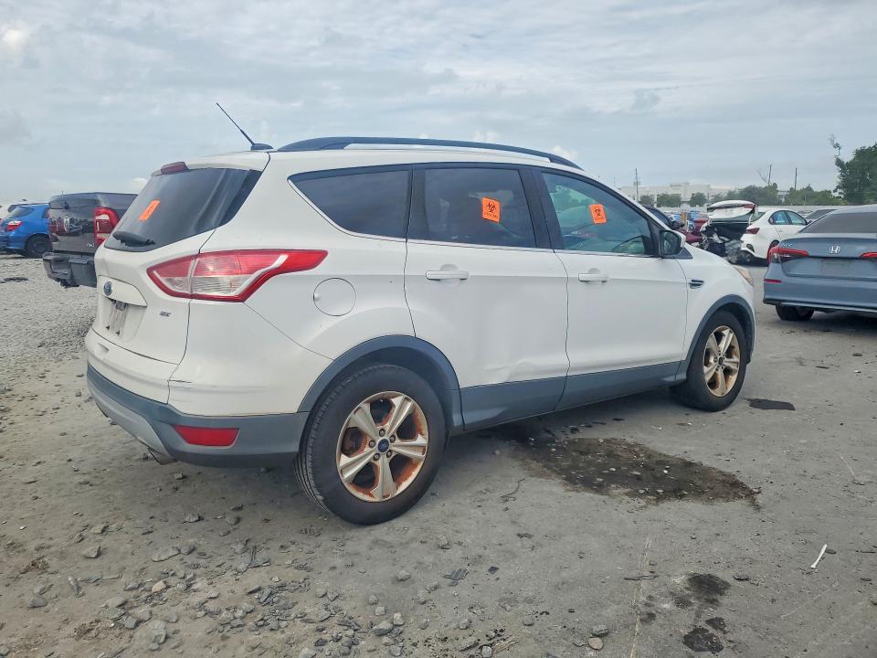 Photo 3 from auction – 2016 FORD ESCAPE with VIN 1FMCU0G71GUA59027