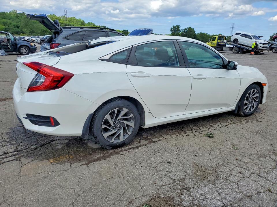 Photo 3 from auction – 2018 HONDA CIVIC with VIN 19XFC2F76JE034048