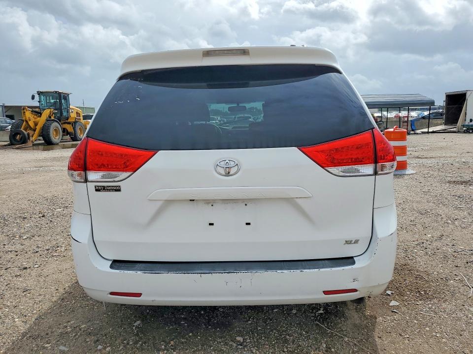 Photo 6 from auction – 2012 TOYOTA SIENNA with VIN 5TDYK3DC4CS231407