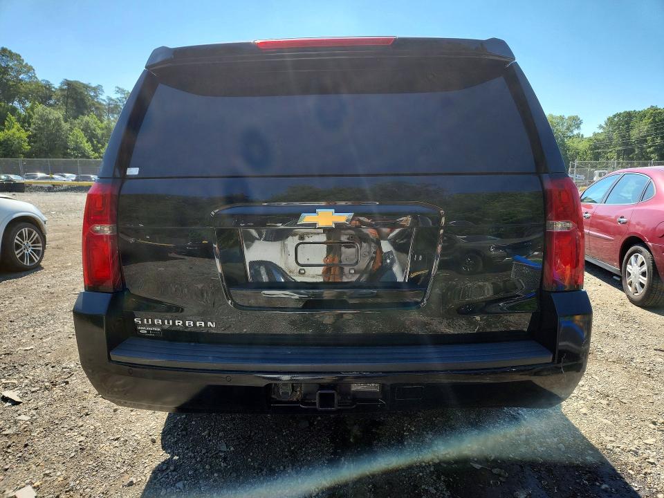 Photo 6 from auction – 2019 CHEVROLET SUBURBAN with VIN 1GNSKHKC2KR124544