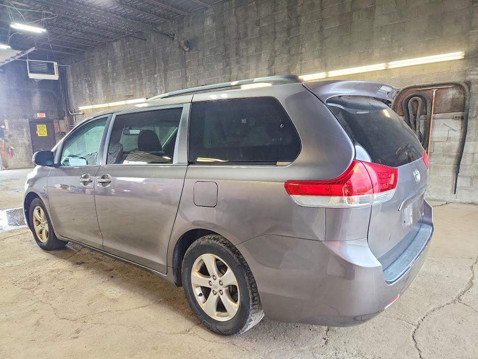 Photo 2 from auction – 2011 TOYOTA SIENNA with VIN 5TDKK3DC8BS142556