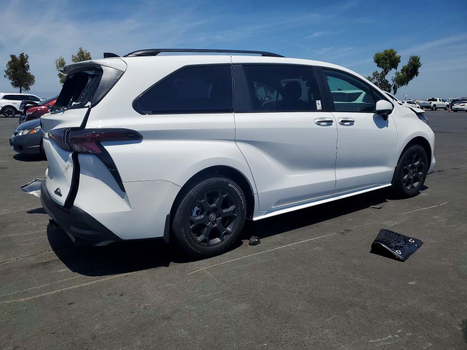 Photo 3 from auction – 2026 TOYOTA SIENNA with VIN 5TDCSKFC2TS259823