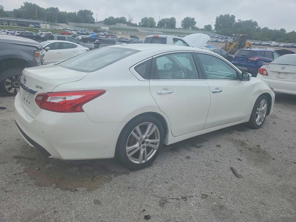 Photo 3 from auction – 2017 NISSAN ALTIMA with VIN 1N4BL3AP5HC208095