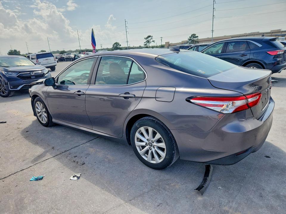 Photo 2 from auction – 2020 TOYOTA CAMRY with VIN 4T1C11AK2LU923671