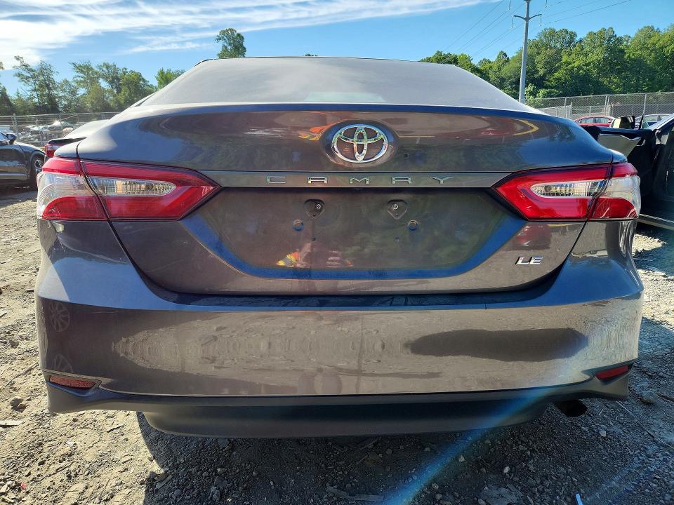 Photo 6 from auction – 2018 TOYOTA CAMRY with VIN 4T1B11HK4JU024325