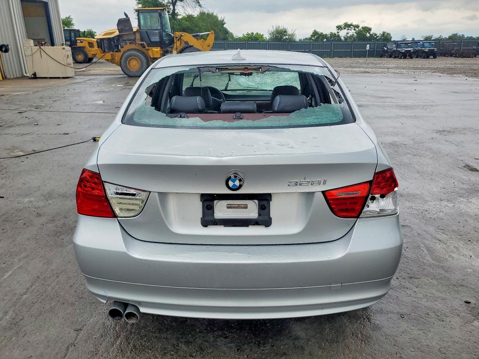 Photo 6 from auction – 2011 BMW 328 with VIN WBAPK5G51BNN81664