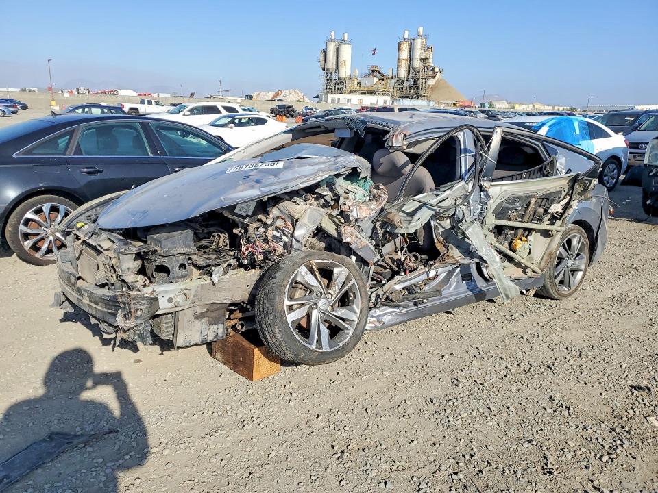 HYUNDAI ELANTRA 2016 with VIN 5NPDH4AE5GH742354 - Photo from auction