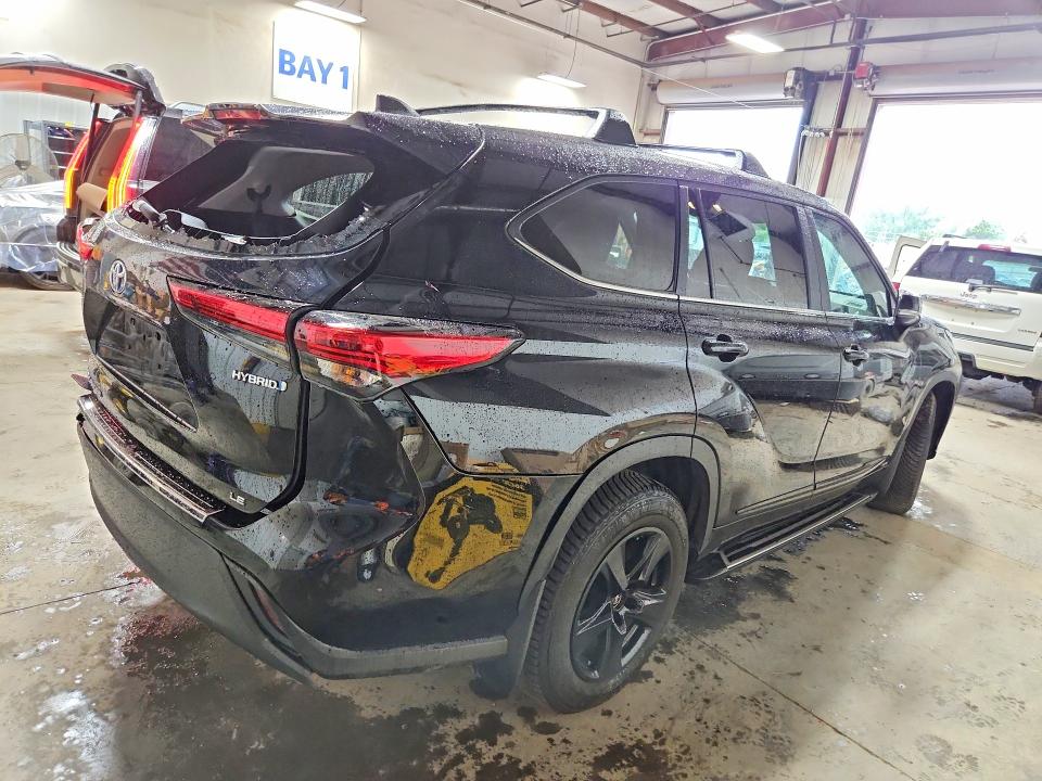 Фото 3 с аукциона – 2023 TOYOTA HIGHLANDER с VIN 5TDBBRCH3PS109777
