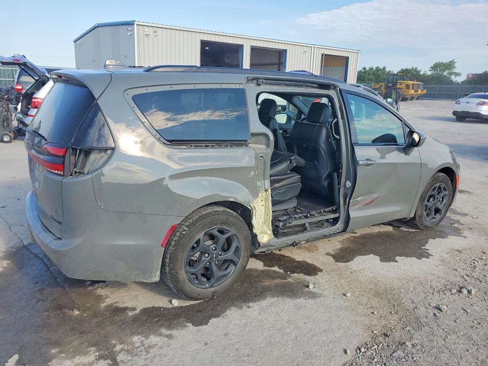 Photo 3 from auction – 2021 CHRYSLER PACIFICA with VIN 2C4RC1S79MR586529