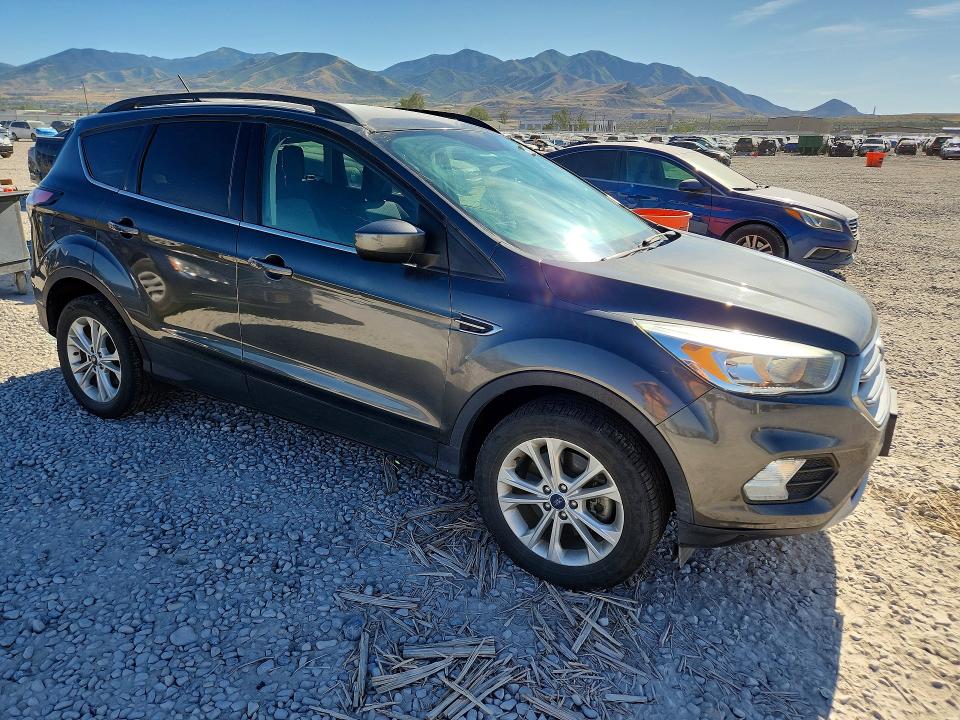 Photo 4 from auction – 2018 FORD ESCAPE with VIN 1FMCU9GD3JUA99479
