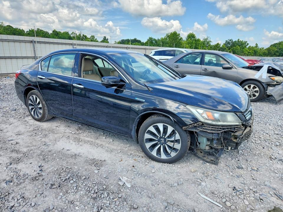 Photo 4 from auction – 2015 HONDA ACCORD with VIN 1HGCR6F34FA010767