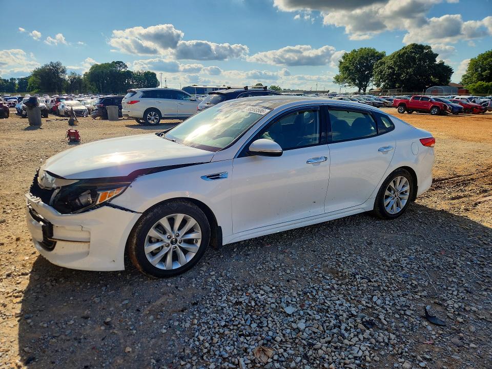 KIA OPTIMA 2016 with VIN 5XXGU4L34GG031194 - Photo from auction
