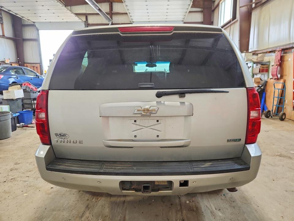 Photo 6 from auction – 2010 CHEVROLET TAHOE with VIN 1GNUKBE01AR140725
