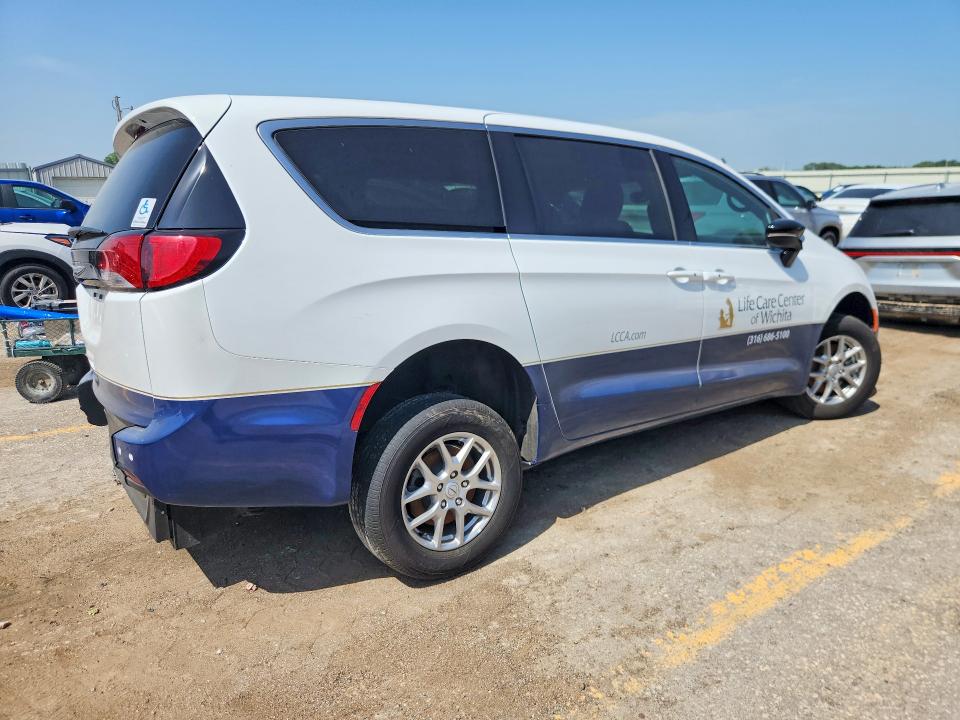 Photo 3 from auction – 2025 CHRYSLER VOYAGER with VIN 2C4RC1CG7SR579719