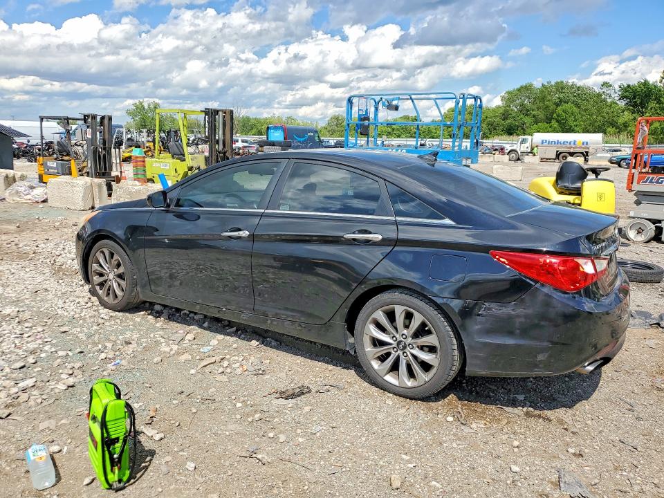 Photo 2 from auction – 2011 HYUNDAI SONATA with VIN 5NPEC4AC1BH062350