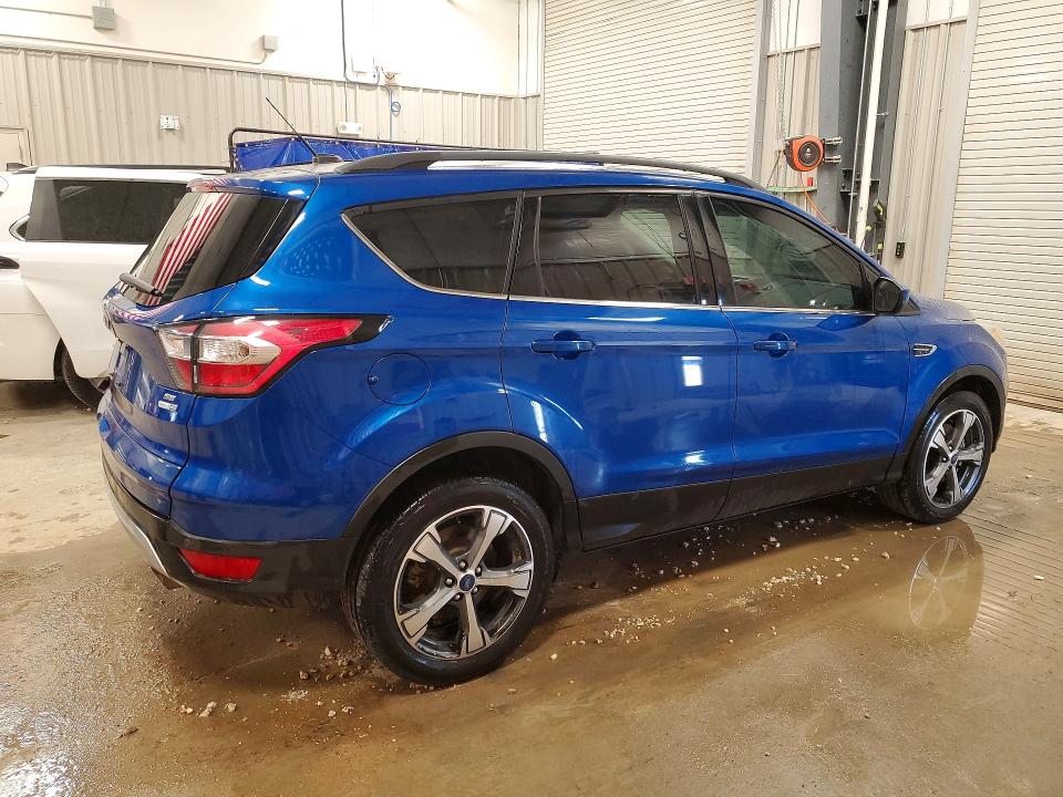 Photo 3 from auction – 2017 FORD ESCAPE with VIN 1FMCU9G98HUD93529