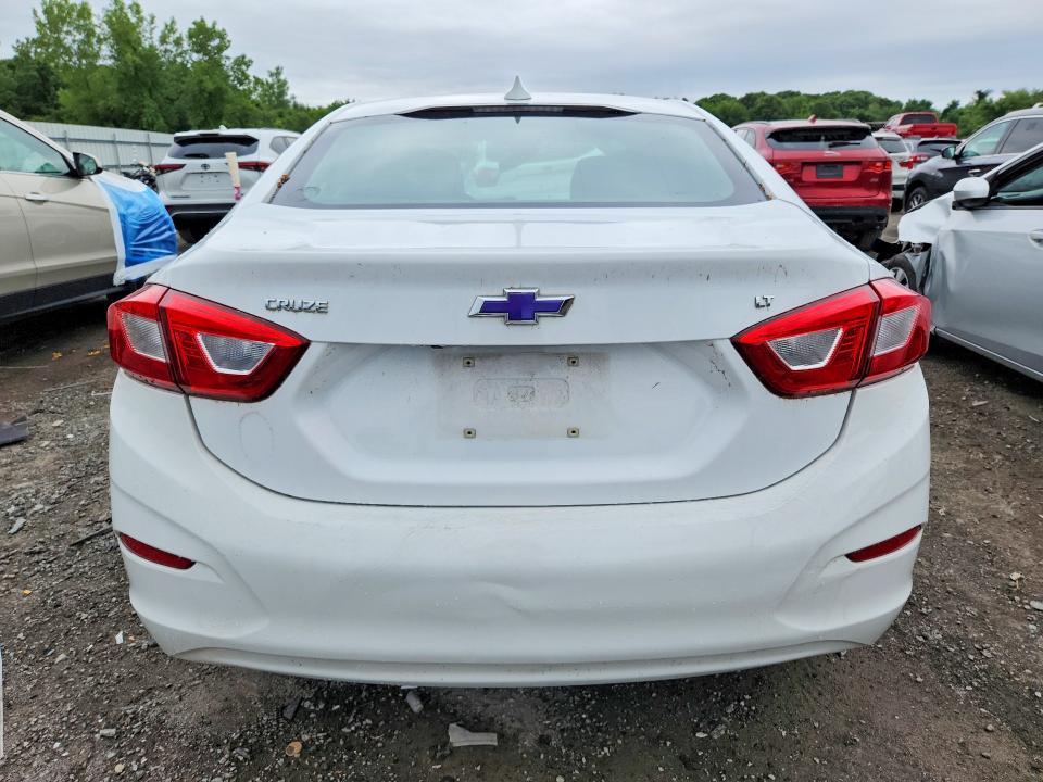 Photo 6 from auction – 2018 CHEVROLET CRUZE with VIN 1G1BE5SM2J7176136