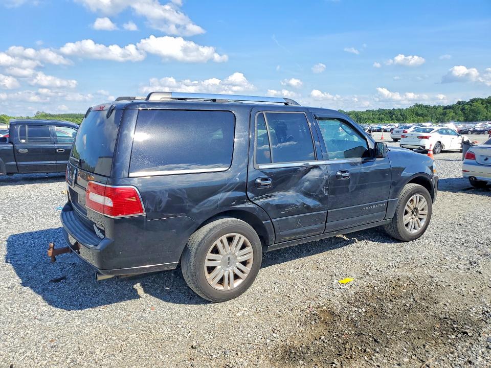 Photo 3 from auction – 2011 LINCOLN NAVIGATOR with VIN 5LMJJ2J57BEJ03289