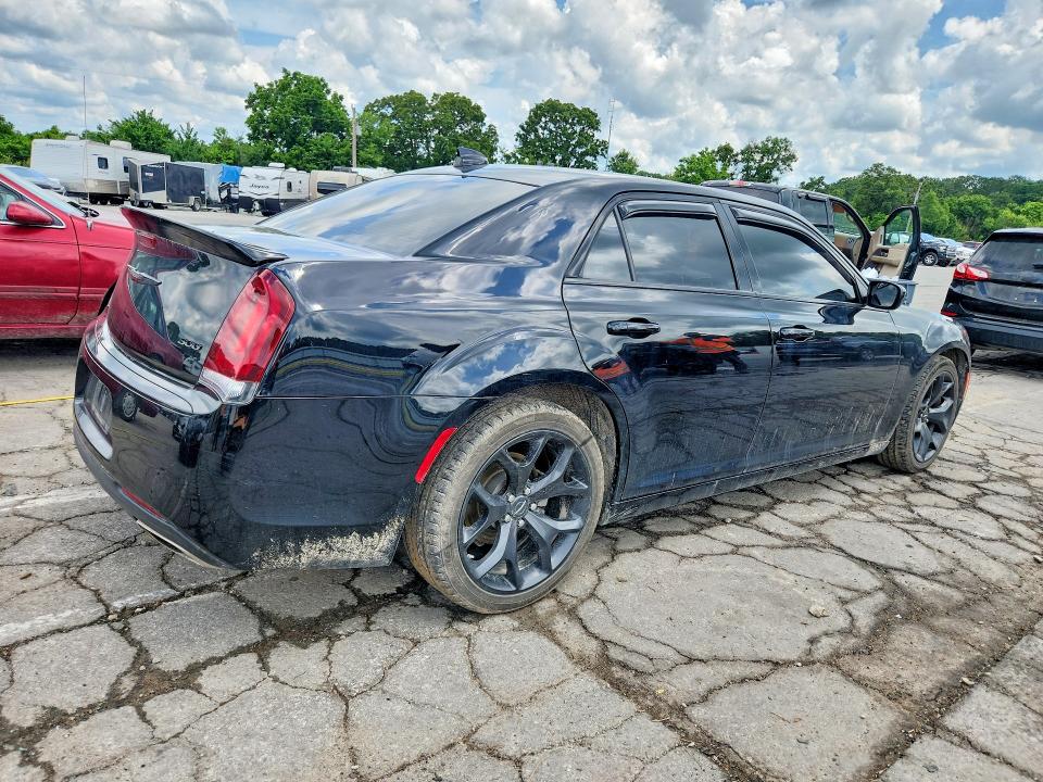 Photo 3 from auction – 2022 CHRYSLER 300 with VIN 2C3CCAAG0NH104050