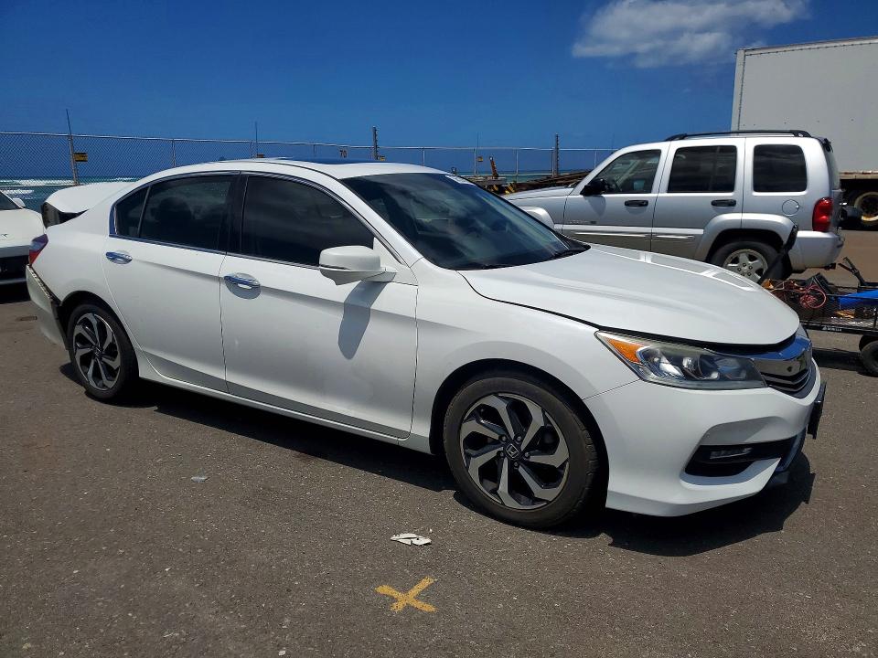 Photo 4 from auction – 2017 HONDA ACCORD with VIN 1HGCR3F86HA010573
