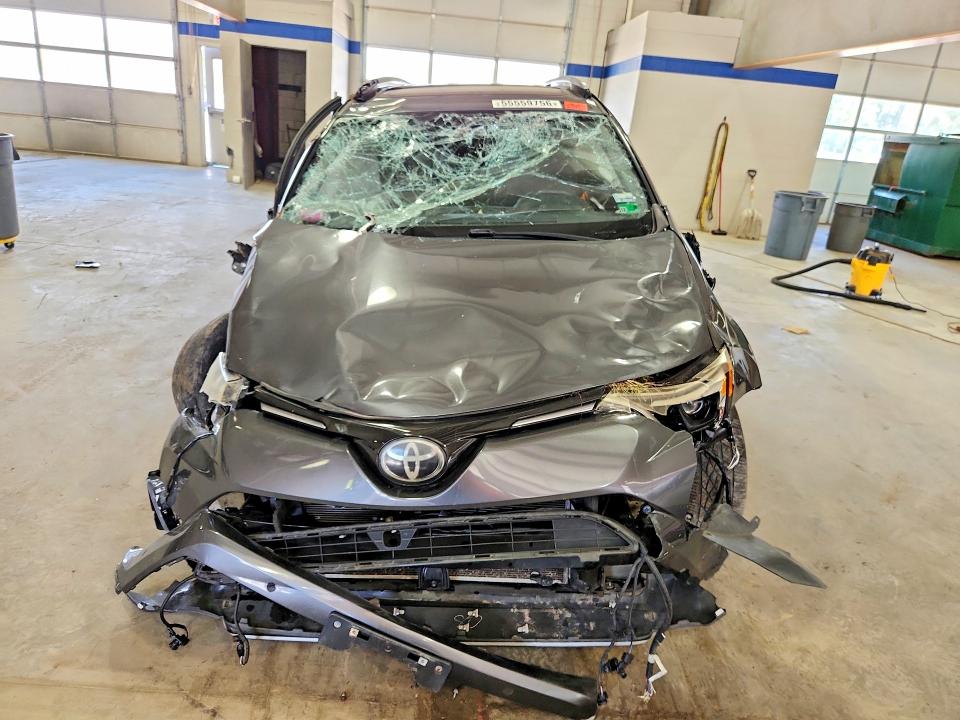 Photo 5 from auction – 2017 TOYOTA RAV4 with VIN JTMDFREV2HD215764