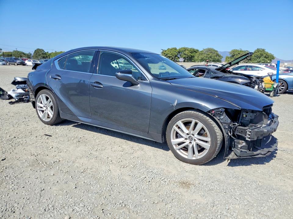 Photo 4 from auction – 2021 LEXUS IS with VIN JTHCA1D27M5109431
