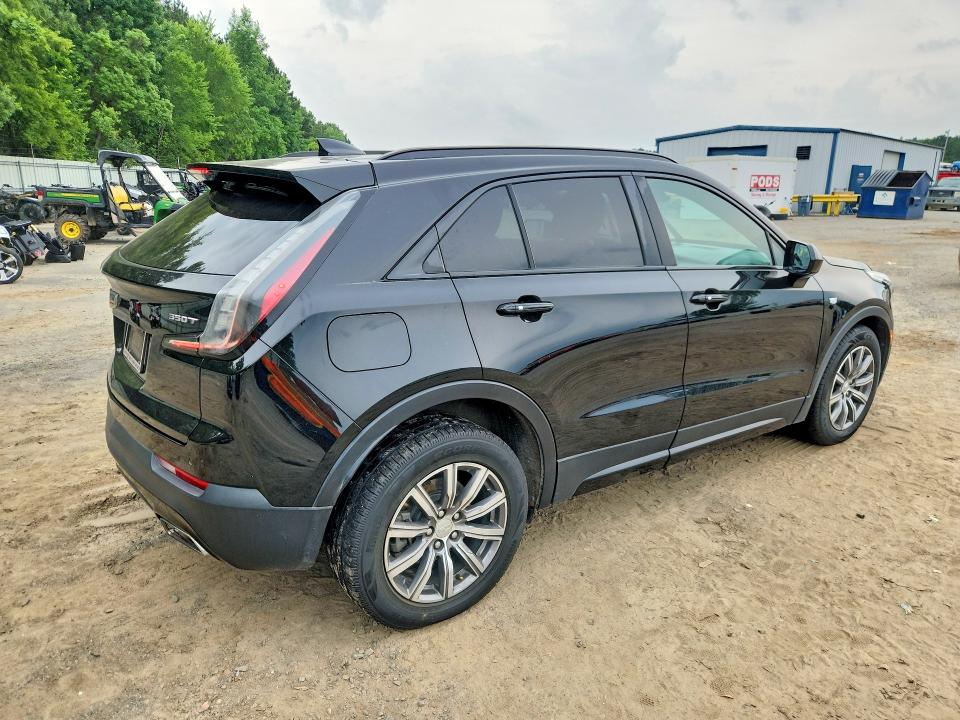 Photo 3 from auction – 2020 CADILLAC XT4 with VIN 1GYFZER40LF053537