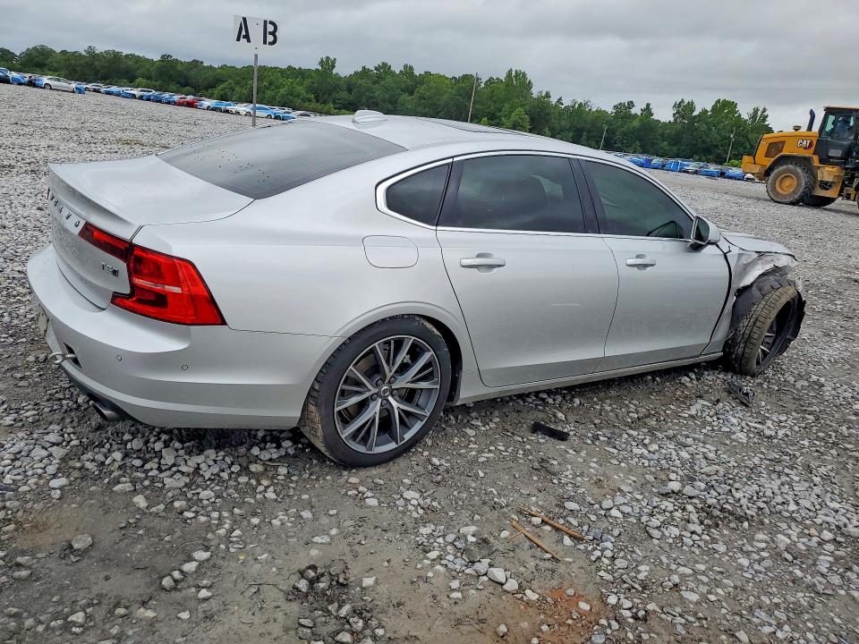 Photo 3 from auction – 2018 VOLVO S90 with VIN LVY102MK5JP056383
