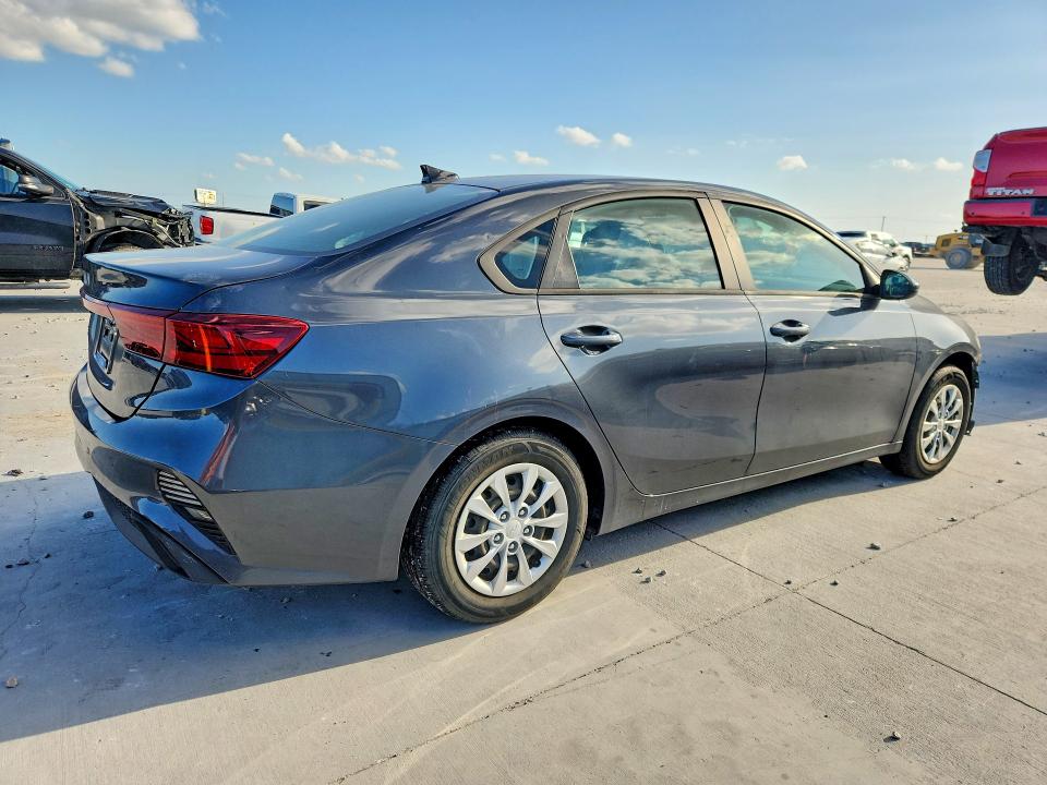Photo 3 from auction – 2022 KIA FORTE with VIN 3KPF24AD7NE502371