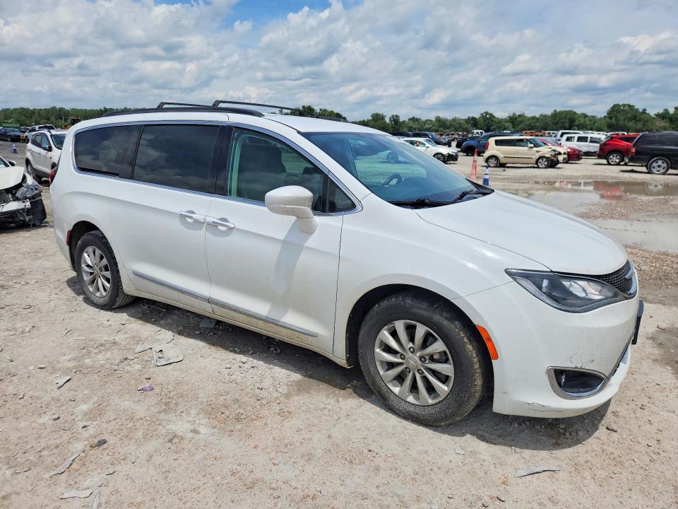 Photo 4 from auction – 2017 CHRYSLER PACIFICA with VIN 2C4RC1BG2HR593019