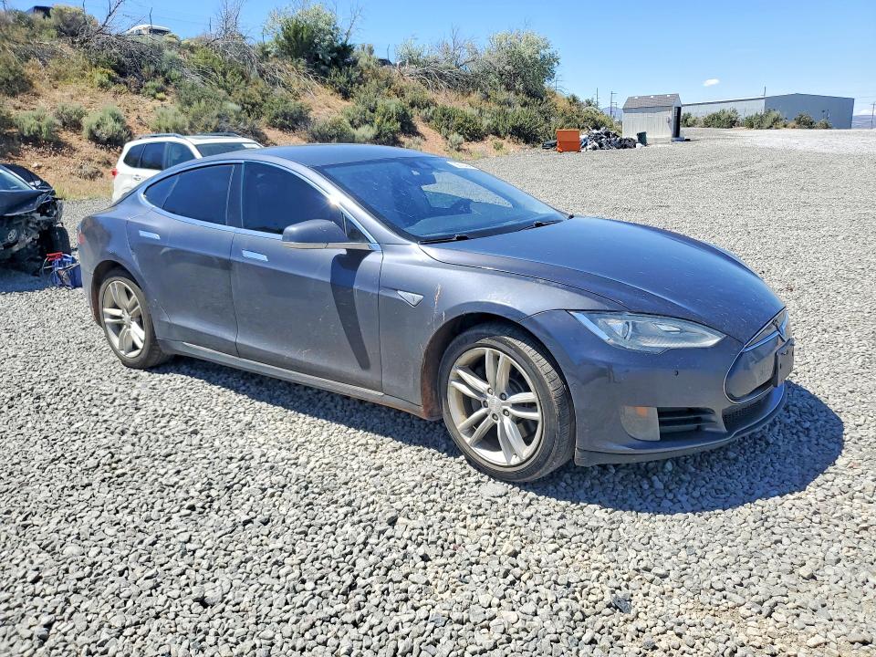 Photo 4 from auction – 2015 TESLA MODEL S with VIN 5YJSA1E14FF112906