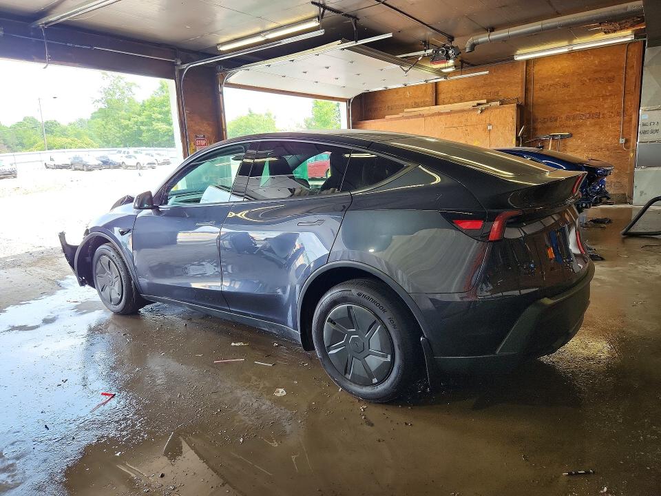Фото 2 с аукциона – 2026 TESLA MODEL Y с VIN 7SAYGDEE9TA661803