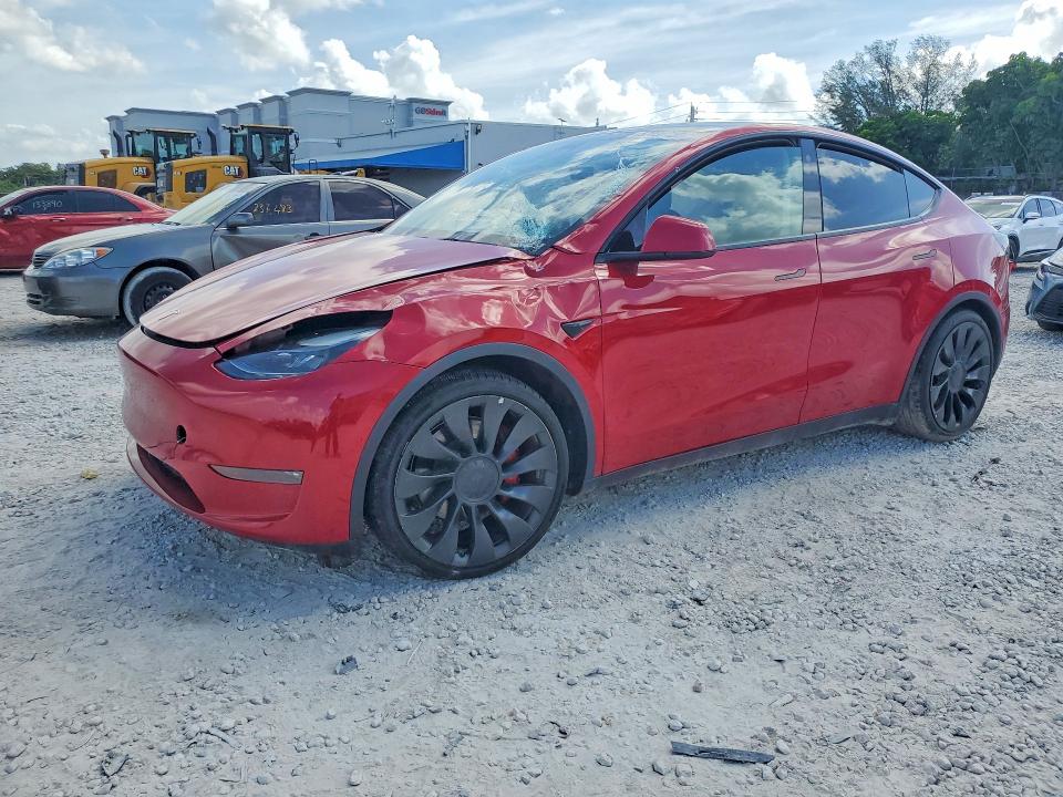 TESLA MODEL Y 2023 con VIN 7SAYGDEF6PF585930 - Foto de la subasta