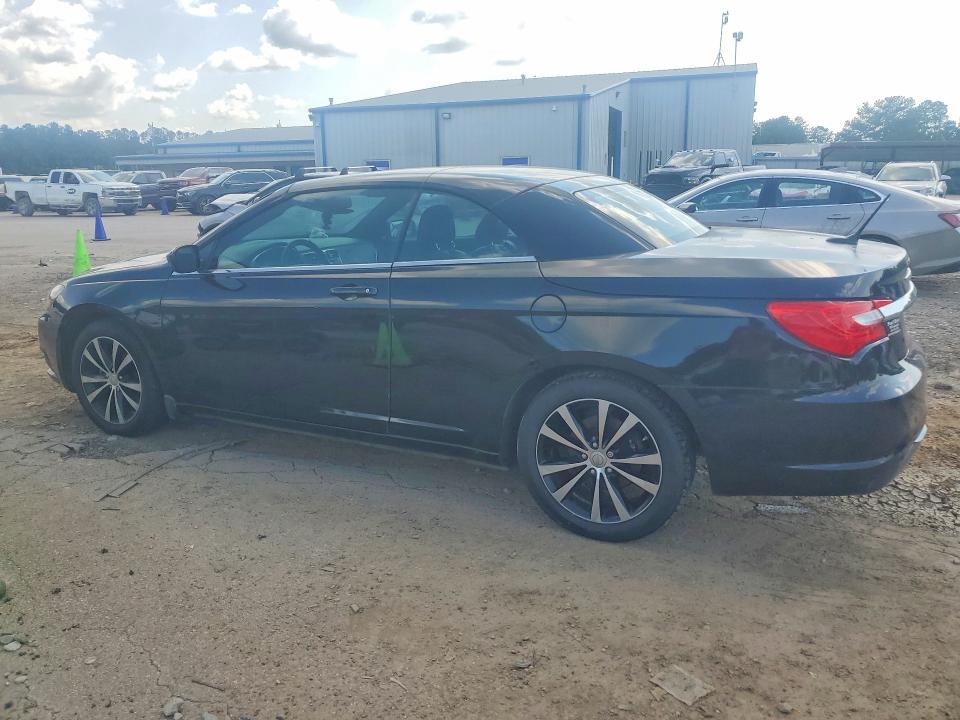 Photo 2 from auction – 2013 CHRYSLER 200 with VIN 1C3BCBGG5DN676505