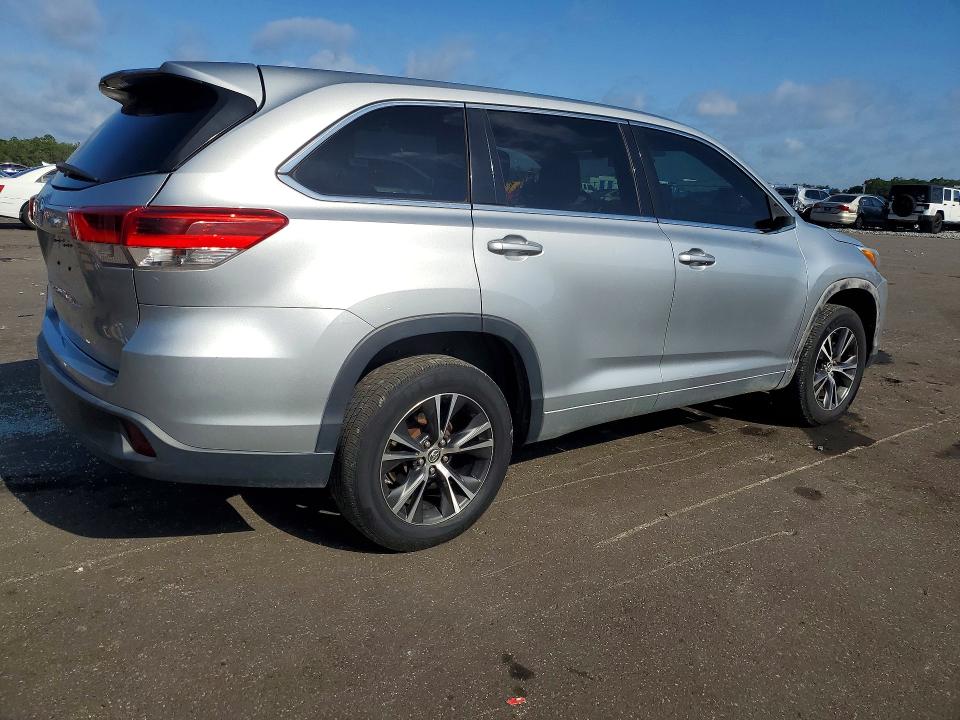Photo 3 from auction – 2018 TOYOTA HIGHLANDER with VIN 5TDZZRFHXJS243165