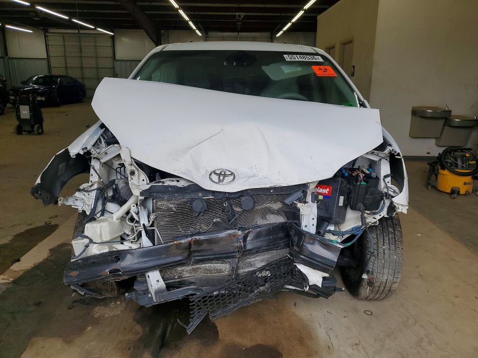 Photo 5 from auction – 2011 TOYOTA SIENNA with VIN 5TDKK3DC4BS012323