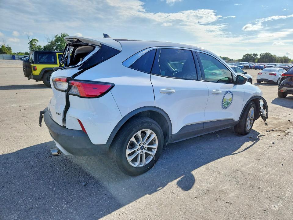 Photo 3 from auction – 2022 FORD ESCAPE with VIN 1FMCU0BZ2NUA62900