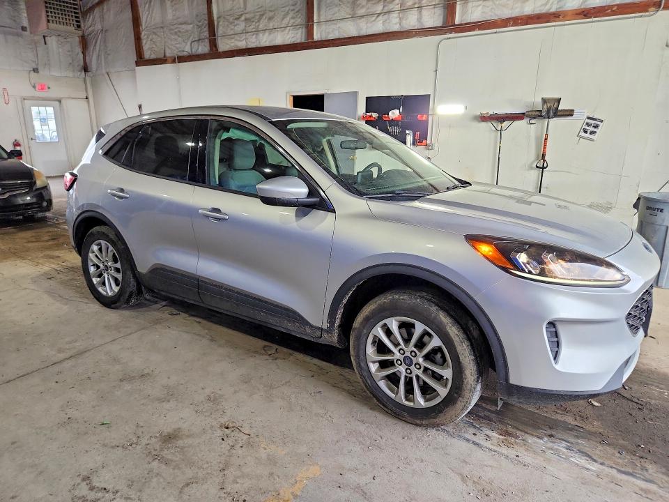 Photo 4 from auction – 2020 FORD ESCAPE with VIN 1FMCU9G64LUA97115