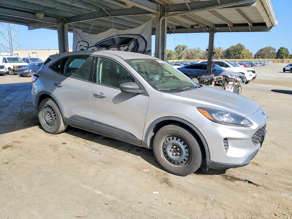 Photo 4 from auction – 2020 FORD ESCAPE with VIN 1FMCU0F62LUA11684