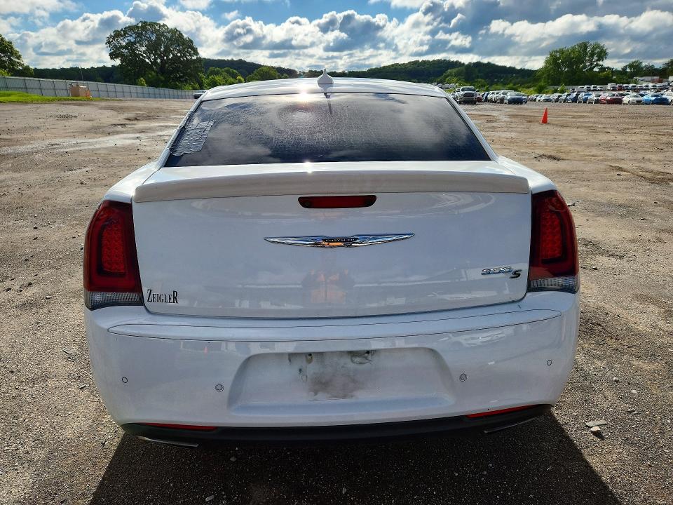 Photo 6 from auction – 2018 CHRYSLER 300 with VIN 2C3CCABG0JH274580