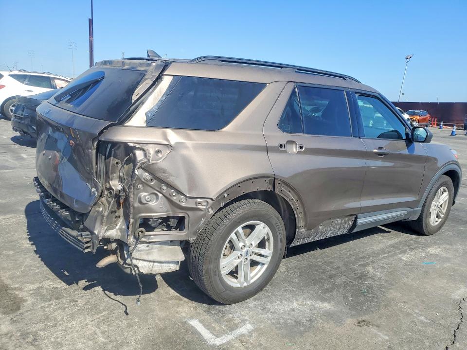 Photo 3 from auction – 2021 FORD EXPLORER with VIN 1FMSK7DH0MGA83479