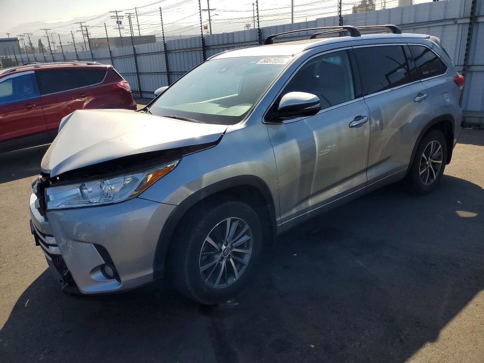 TOYOTA HIGHLANDER 2018 con VIN 5TDJZRFH9JS560643 - Foto de la subasta