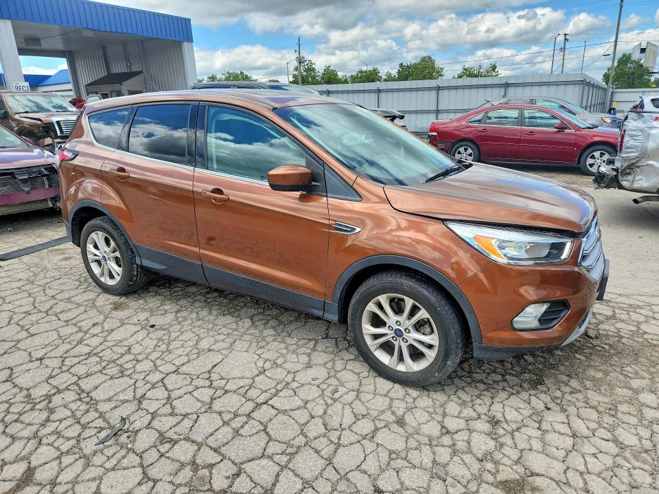 Photo 4 from auction – 2017 FORD ESCAPE with VIN 1FMCU9G91HUB67123