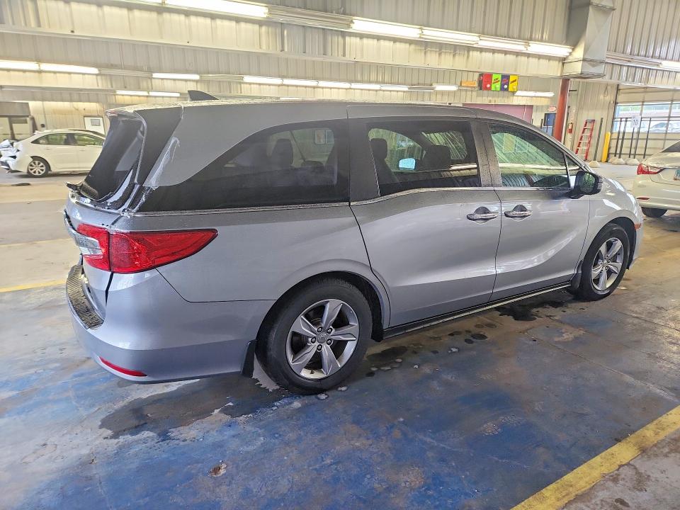 Photo 3 from auction – 2018 HONDA ODYSSEY with VIN 5FNRL6H73JB013203