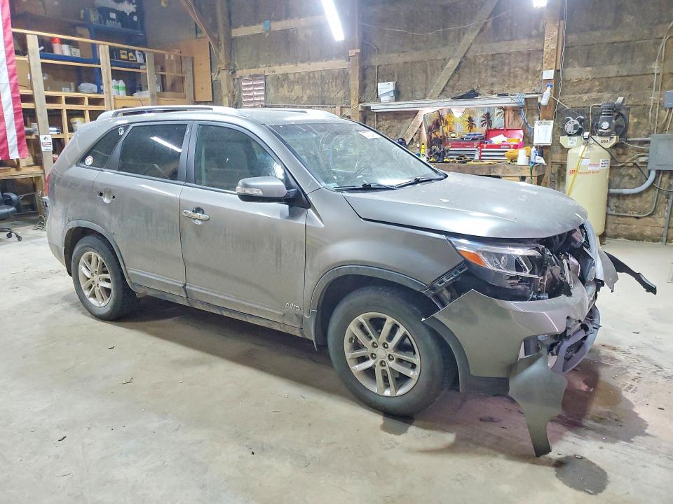 Photo 4 from auction – 2015 KIA SORENTO with VIN 5XYKTDA65FG575580